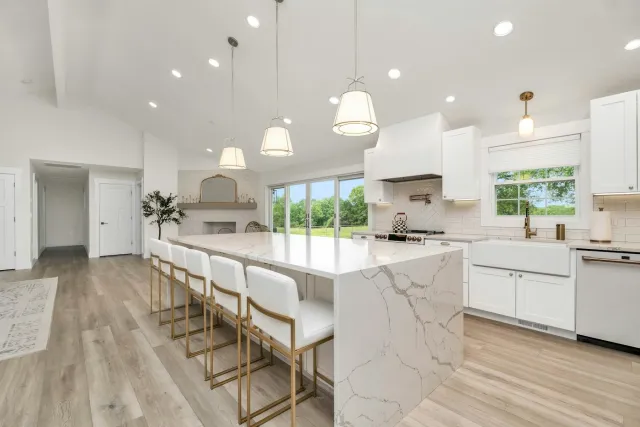 Contoh dapur dengan meja island